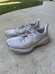 ASICS Novablast 4