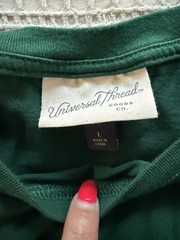 Universal Thread Women’s Green Après Ski Graphic Tee Crew Neck L