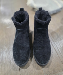 UGG Women’s Black Suede Ankle Bootie Zip Shearling Lined Sz 7 With Cleaning Kit
