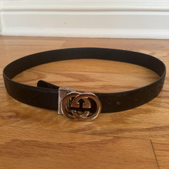 Gucci Women’s Black GG Logo Buckle Adjustable Belt Size 32, 1.5″ Wide
