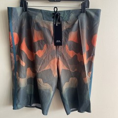 Oakley Mens Bundoran Biscuit Camo 21 Inches Fire Red Shorts 482444 Size 34. S327