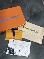 LV Louis Vuitton White Ski Card Holder Wallet Box Is Damaged