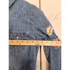 Levi’s Western Denim Shirt XS Blue Floral Embroidered Pearl Snap Classic Fit
