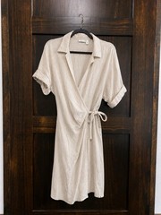 ASOS DESIGN Beige Solid Wrap Dress, US 4, Short Sleeve Collared Tie Waist Knee