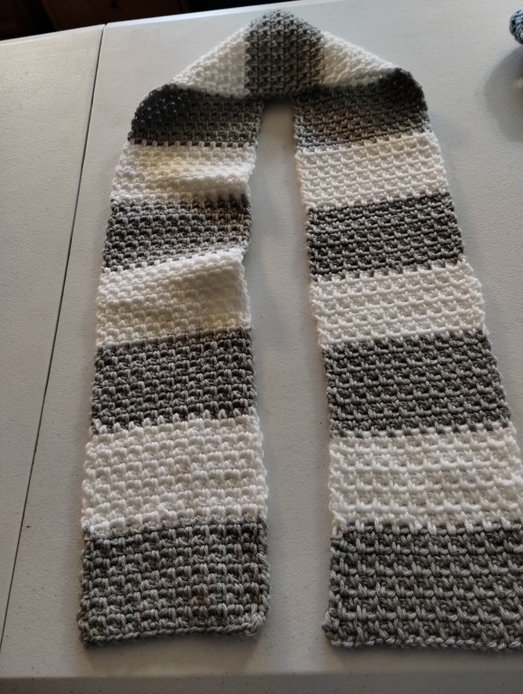 Handmade Gray And White Moss Stitch Scarf