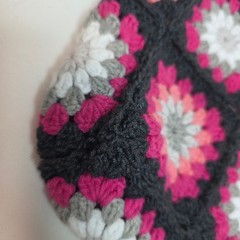Elizi Handcraft Crochet Granny Square Clutch Bag Pink Gray White Tassel Wristlet