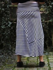 ELLI – Lagenlook BALLOON SKIRT Size 48 to 54 – Black White Stripe