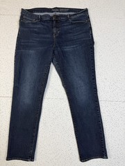 Signature by Levi Strauss Modern Straight Jeans Women’s 20M Medium Wash Stretch