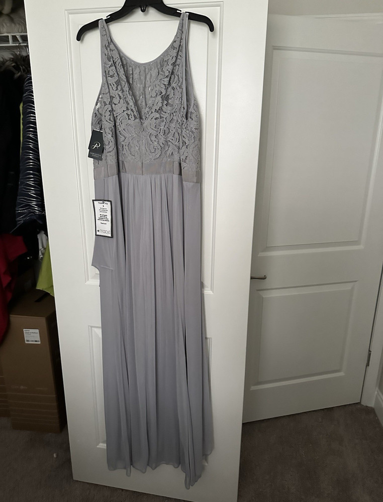 Adrianna Papell Gray Lace Maxi Dress Women’s Size 20 Sleeveless Scoop Neck Lined