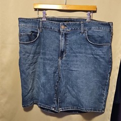 Lee Women’s Blue Denim Shorts Medium Wash Stretch Flat Front 5-Pocket Button