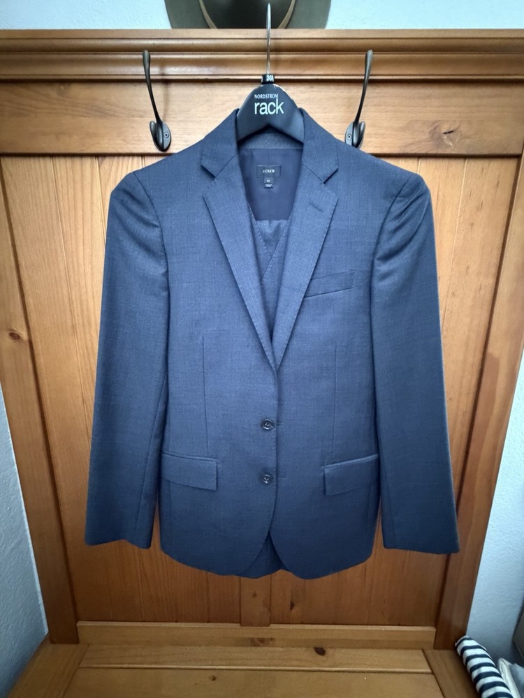 J.CREW Men’s Navy Blue Tollegno 3 Piece Navy Blue Suit – 34S
