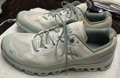 ON Running Women’s US 10.5 Cloudventure White/Moss