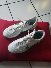 Rare Nike Tiempo Street Shoes 454323-130 Men’s Size 9.5 White W/ Green Swoosh