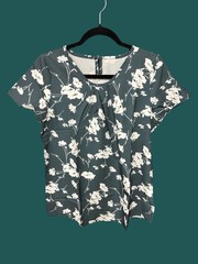 Women’s size medium flutter sleeve blouse dark emerald green white floral shirt