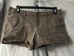Old Navy Favorite Khakis Perfect 3.5in Shorts Womens 14 Brown Chino Low Rise