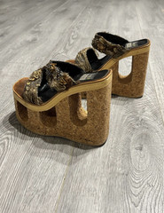 RARE YING E YANG Pheasant Feather Sculpted Cork Wedge Sandal Boho EU 37.5 US 7.5