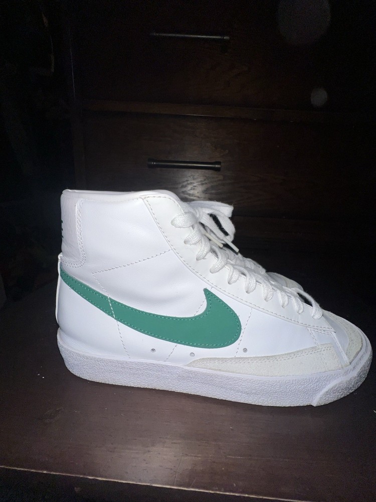 Nike Blazer Mid ‘77 Vintage White Malachite Green Women’s Size 8 CZ1055-119