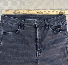 American Eagle | W10 Short | Black | Next Level Stretch Distressed Jeans