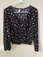 Mudd Black Floral V-Neck Button Front Cropped Woven Blouse Long Sleeve L