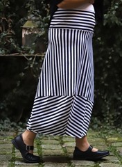 ELLI – Lagenlook BALLOON SKIRT Size 48 to 54 – Black White Stripe