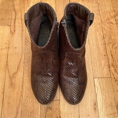 True Craft | Western Cowgirl Faux Snakeskin Zip Closure Ankle Boots 2.25in Heel