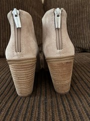 Vince Camuto VC-GINSEL Beige Leather Ankle Bootie Pointed Toe Zip 6M