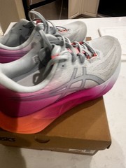 asics novablast 5 womens 10 Sky/Digital Sakura In great condition, worn twice.