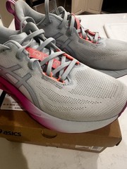 asics novablast 5 womens 10 Sky/Digital Sakura In great condition, worn twice.