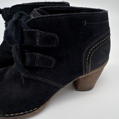 Clarks Women’s6.5M Navy Blue Suede Lace-Up Ankle Bootie Boot leather