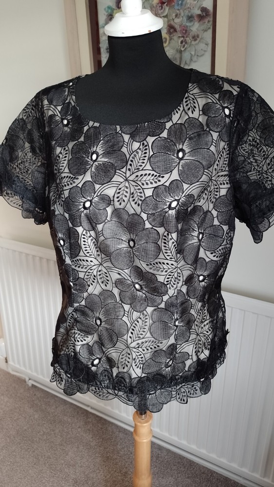 JACQUES VERT-SPL OCCASION BLACK SCALLOPED LACE TOP-CUT OUT DETAIL-LINED-16.