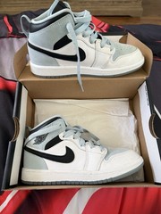 Jordan Air Jordan 1 Mid Kids Sneaker US 13.5C White/Gray/Black DV1339-104