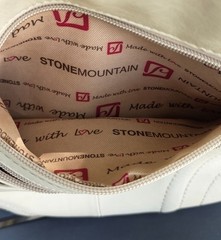 Stone Mountain Large Women’s Beige/Navy Leather Shoulder Bag Zip, Pockets, Strap