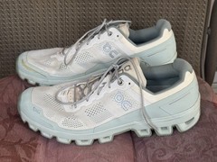 ON Running Women’s US 11 Cloudventure White/Moss