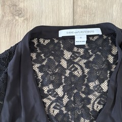 Diane von Furstenberg Women’s Black Floral Lace Wrap V-Neck Mini Dress Size 6