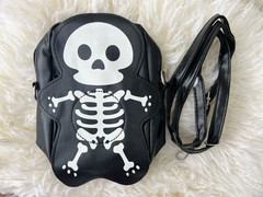Black/White Skeleton Skull Applique Small Women’s Crossbody Bag Zip, Det Strap