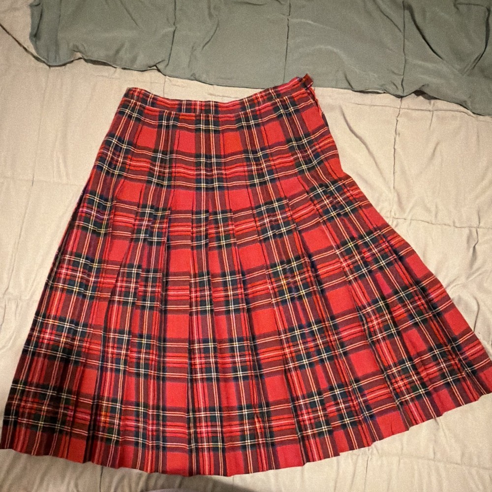 Womens Red Plaid Wool Pleated Knee Length Skirt Size 28 Regular Zip Closure
