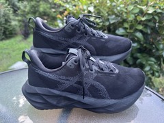 Asics Novablast 5 Women’s Size 8 Athletic Running Black Shoe