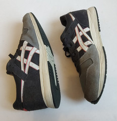 ASICS Men’s Lyte Classic Shoes Grey Cream Sneakers Suede Mesh Lace Up Size