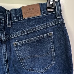 Lee Women’s Size 8 Blue Medium Wash Denim Cut Off Shorts Frayed Hem 5-Pocket