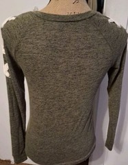 Women’s Juniors XS Sweater No Boundaries Gray Lightweight white pattern on sleev