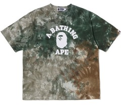 A BATHNIG APE Men’s TIE DYE COLLEGE RELAXED FIT TEE 1M30109004