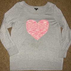 Torrid women’s Sz:1 Gray Knit Sweater Pink space dye heart Pullover Plus Size