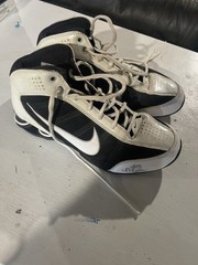 Used – Nike Basketball Zoom Air Shox US Men’s Size 8.5 Great Condition!