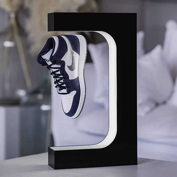 Shoe Float – Revolutionary Shoe Display