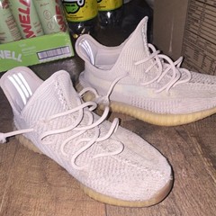 Yeezy adidas Yeezy Boost 350 V2 Beige Low Top Lace-Up Primeknit Sneaker