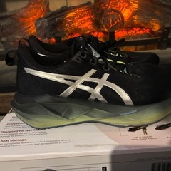 Size 9 – ASICS Novablast 5 Luxe Luxe Black Mens NO BOX Great Condition