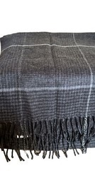 🇺🇸J.C. Penney Beautiful Gray Plaid 💯 % Acrylic Scarf Hand Wash Only
