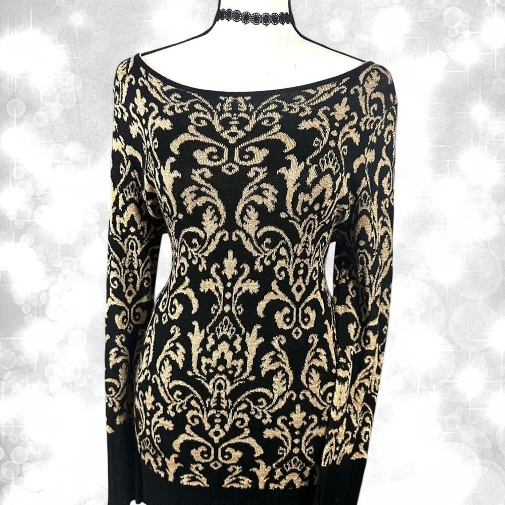 Vintage style baroque patterned lace trim long sleeve top