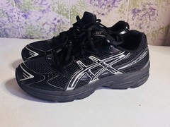 ASICS Gel 1130 Grade School Black Pure Silver Youth Size 7 WORN TWICE