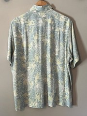 Claiborne 100% Silk Short Sleeve Button Up Shirt Men’s Size Medium Blue